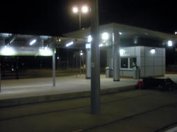 The food and drink kiosk at the end of platform B, pictured from platform A at night